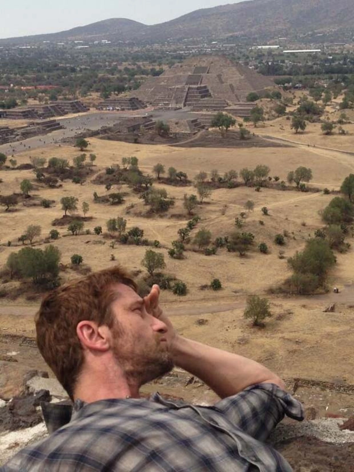 El actor estuvo el fin pasado de visita por la ciudad. Después de un día de convivencia con sus fans y prensa, el escocés se relajó con un paseo en bicicleta.