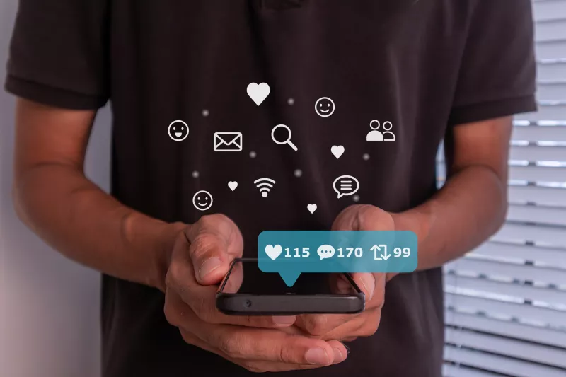 Cuidado con prestarle tu celular a tus hijos: la adicción a las redes sociales sí modifica el cerebro