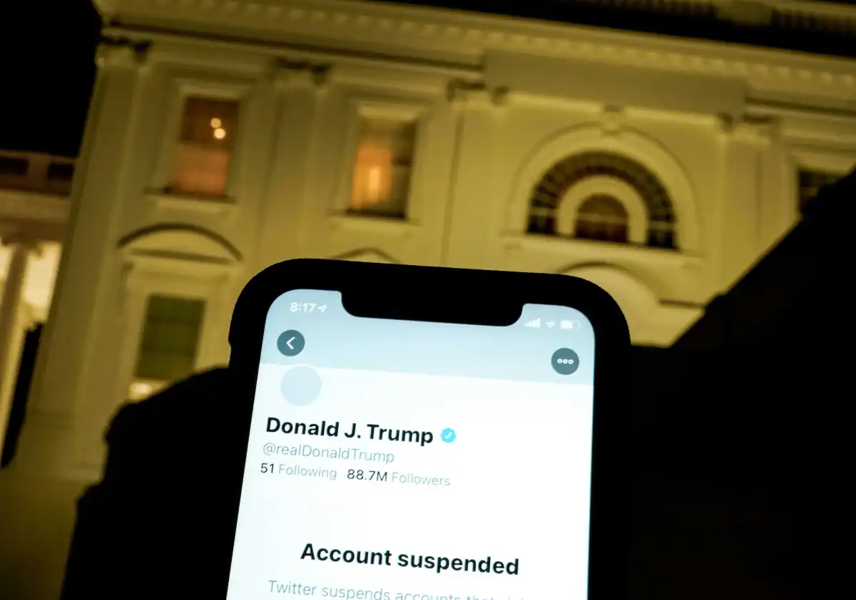 Trump pide a un juez de EU que obligue a Twitter a reiniciar su cuenta