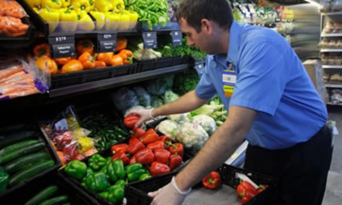Si bien el valor de la acción de Walmart acumula una baja de 20% en la BMV desde el 23 de abril por el tema de los sobornos, analistas dicen que el grupo seguirá siendo la preferencia de los consumidores ante su oferta competitiva en precios. (Foto: Reute