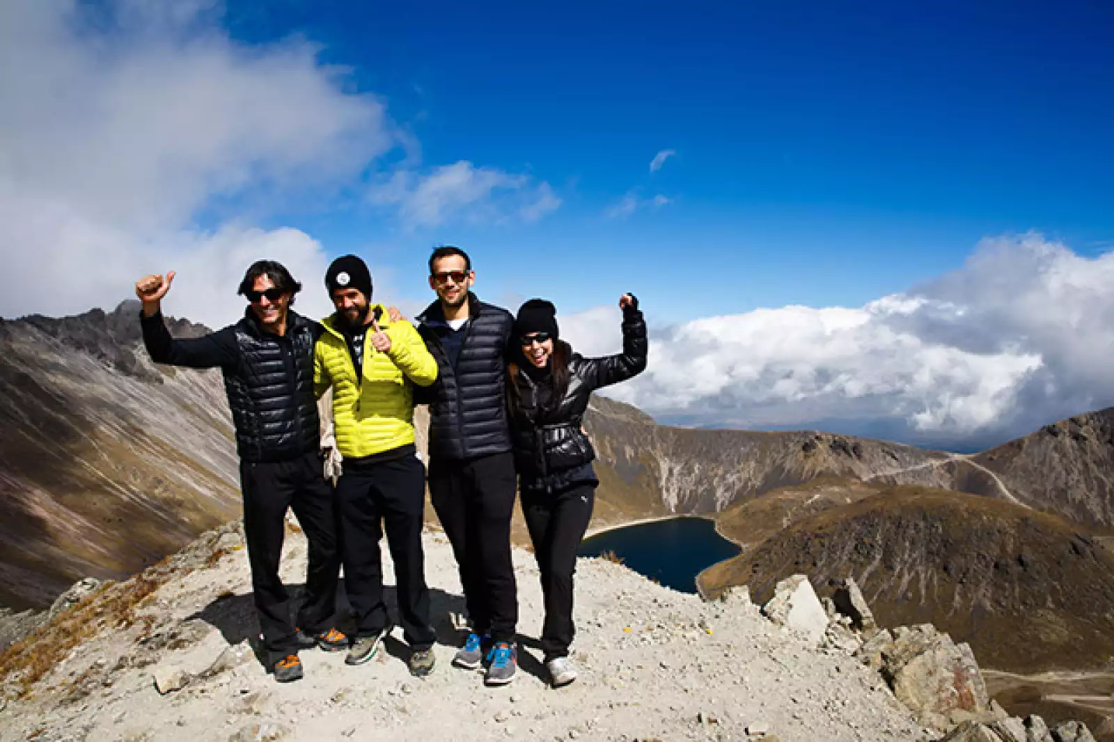 Grupo que llego a la cumbre Miguel Álvarez,Alejandro Lukini,Adrian Rico y Verónica Ibarra