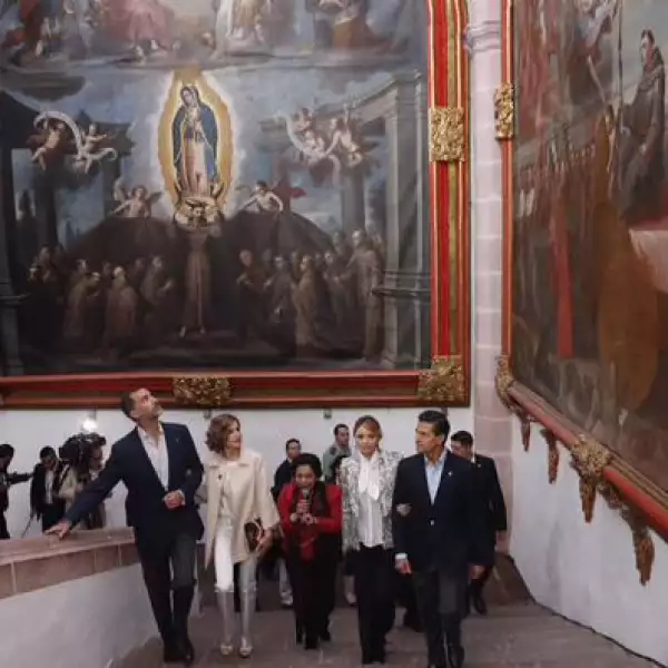 En su recorrido por el museo.