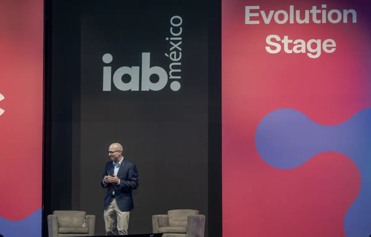 JOSUE-GONZALEZ-IAB-CONECTA-2025.jpg