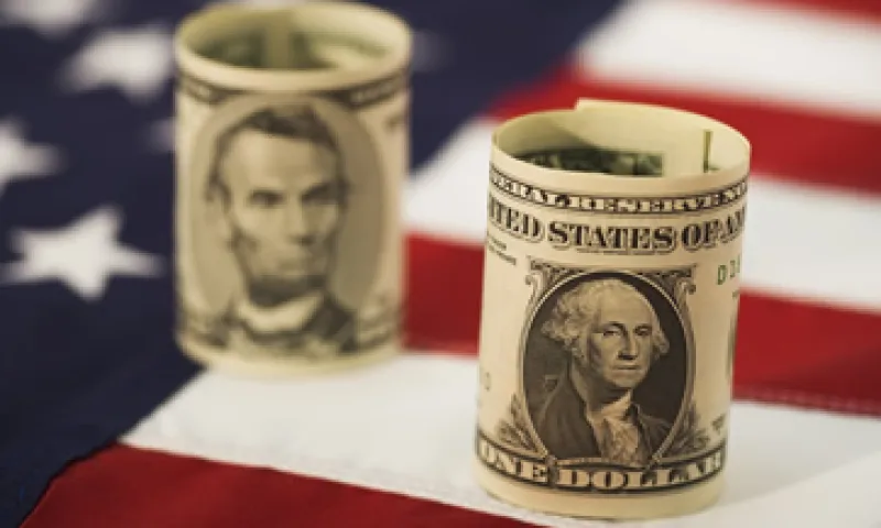 La agencia dijo que el abismo fiscal de Estados Unidos pesa sobre el panorama económico de corto plazo. (Foto: Thinkstock)