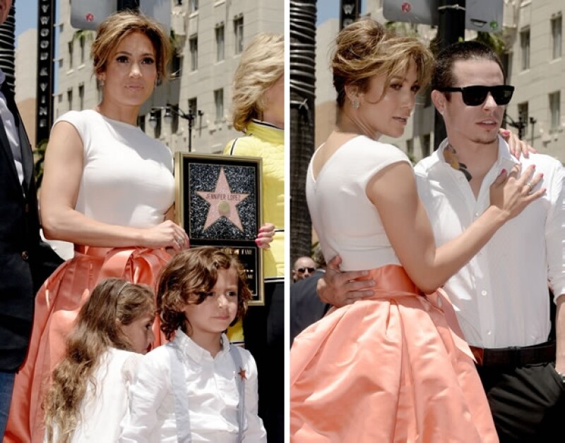 JLo llevó a sus mellizos, Emme y Max, y también la acompañó su novio, Casper Smart.