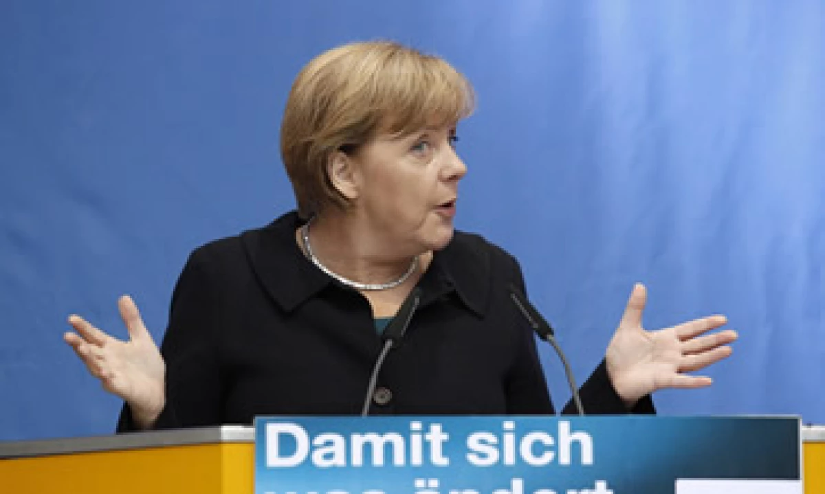 Merkel adviritó que se puede vivir un efecto dominó si se da un impago de Grecia. (Foto: Reuters)