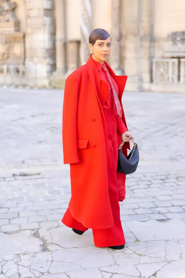 looks con corbata para mujer