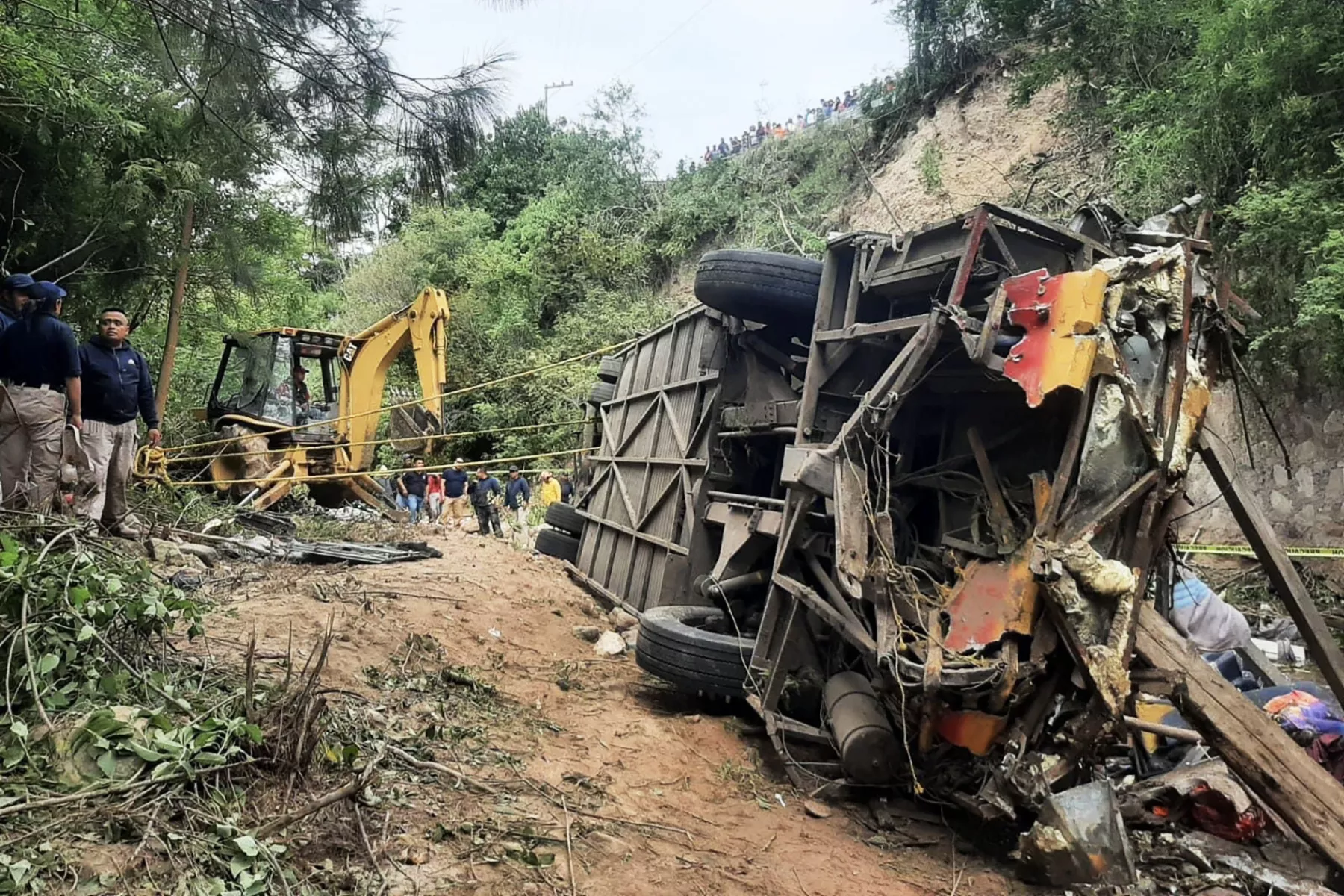  volcadura-de-autobus-en-oaxaca