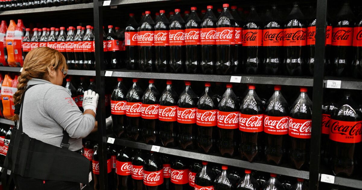 CAE PETRÓLEO E ISR; REFRESCOS Y TURISMO ROMPEN RÉCORD