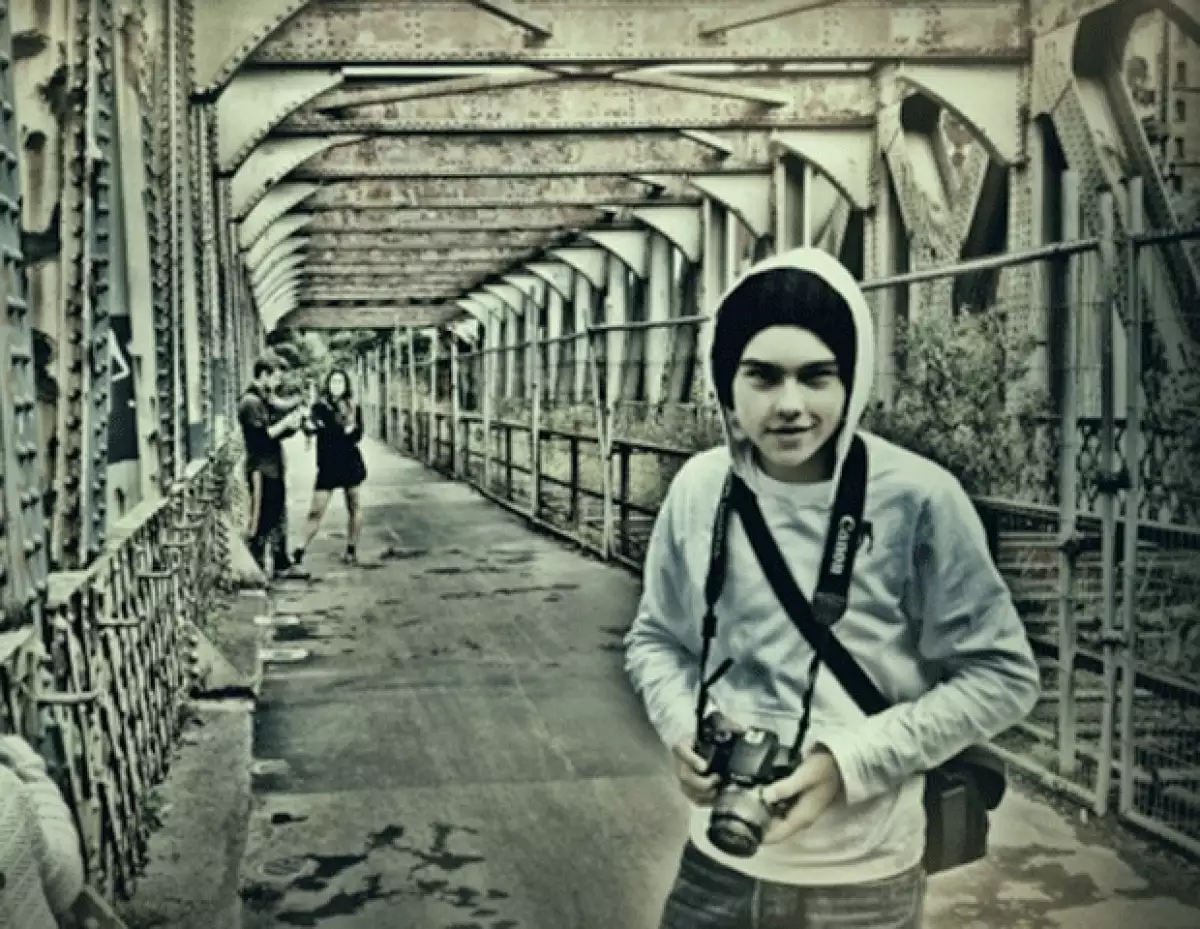 El adolescente y su famosa mamá se encuentran disfrutando del verano juntos en un viaje por el Viejo Continente.