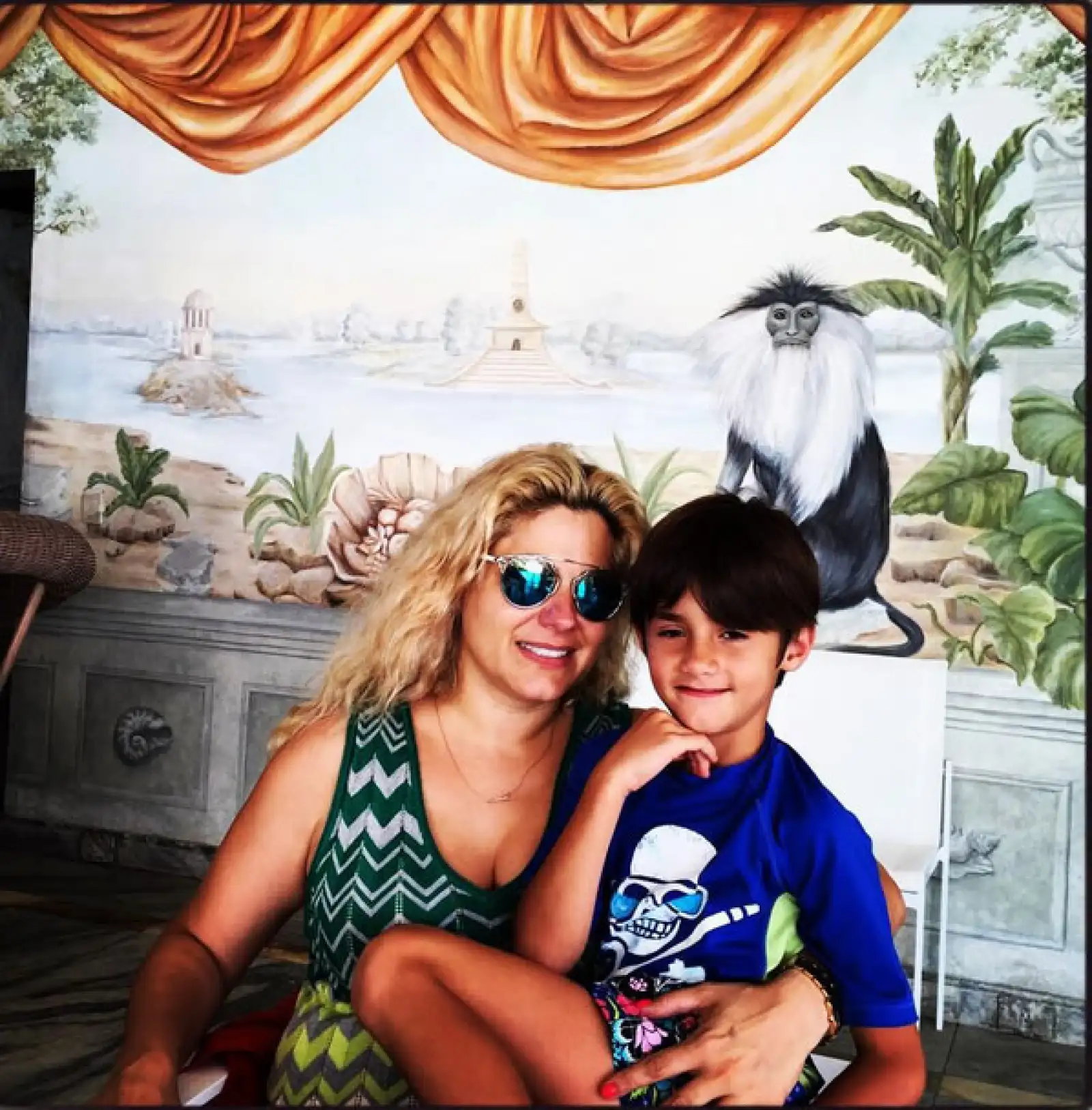 En Acapulco con su hijo Julián.