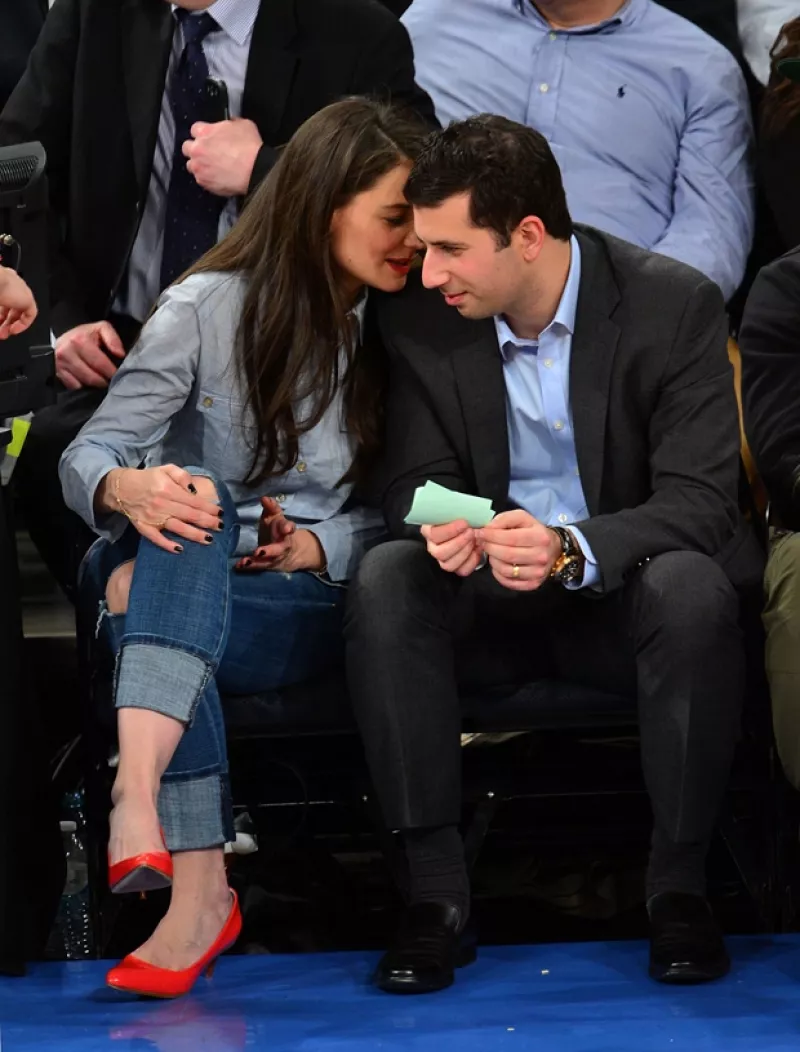 Asistió al partido de los Knicks de Nueva York, su favorito, en compañía de su nuevo agente, con el que no dejó de platicar y hacer bromas durante todo el partido.