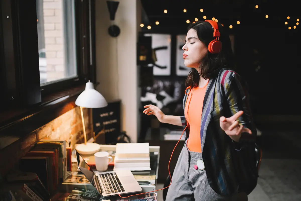 Spotify y Youtube dieron a conocer los artistas más escuchados en México en 2022. 