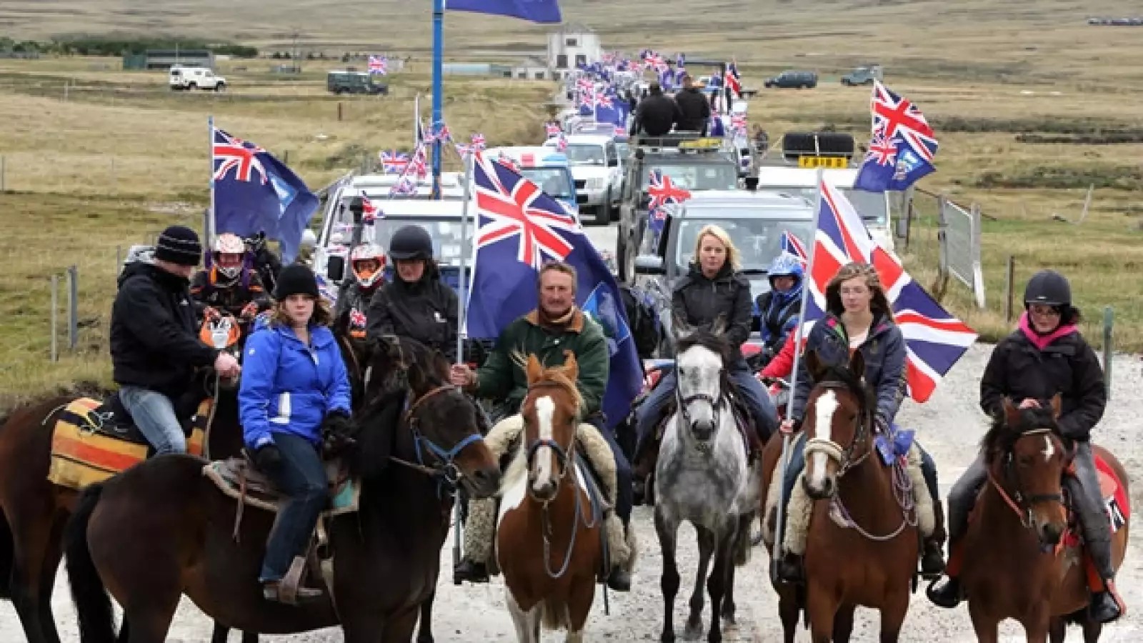 Malvinenses votan en referendo