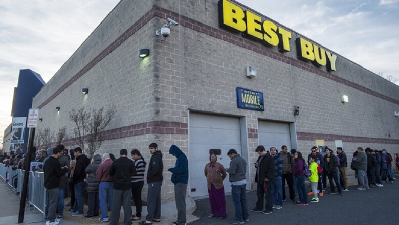 Como todos los años, Best Buy protagonizó una de las mayores filas de clientes ansisosos por comprar, en su mayoría, electrónicos.