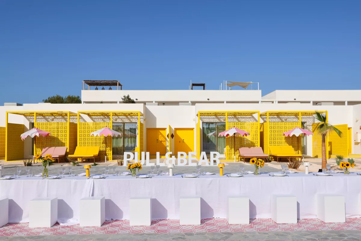 Pull&Bear desembarca en Ibiza con su proyecto 'Not Just a DJ' y una pop up store
