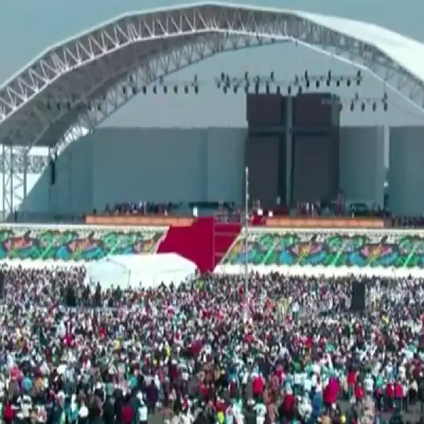 El escenario estuvo listo para recibir al pontífice desde temprana hora del sábado.