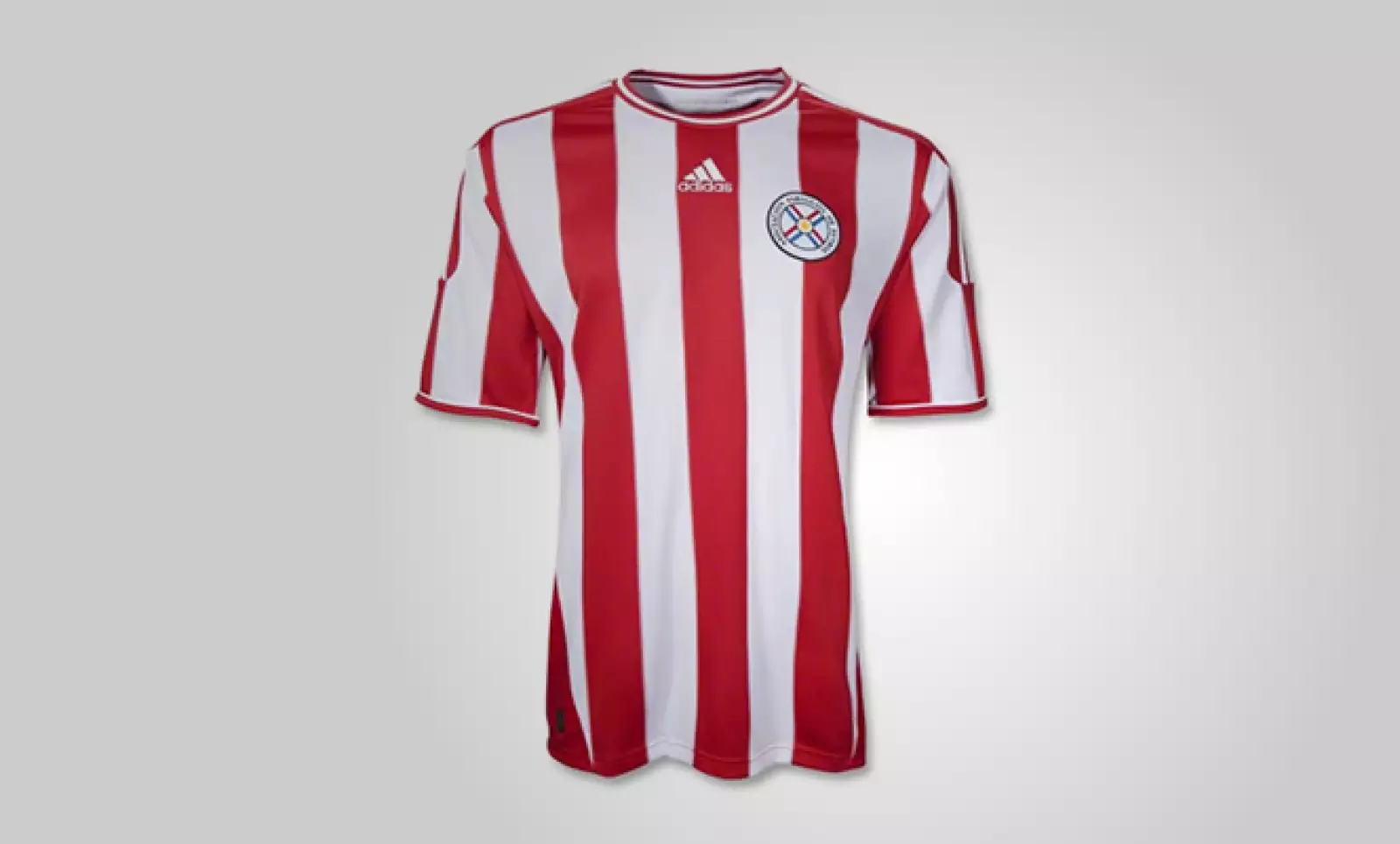 Uno de los favoritos después del anfitrión y Brasil, intentará levantar la copa. Su playera tiene un costo de 69.99 dólares.