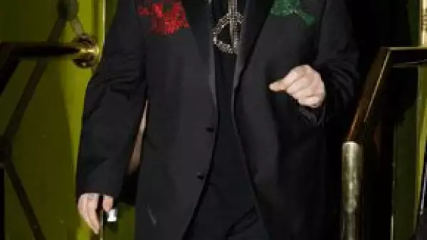 El cantante fue hallado culpable de retener a un hombre en contra de su voluntad.