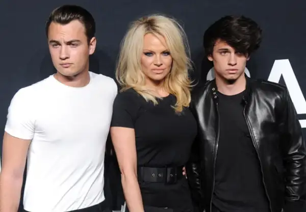 Las leather jackets fueron la pieza protagonista del desfile de Saint Laurent.