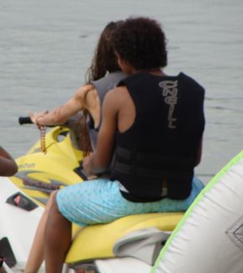 A principios de agosto, la joven pareja se divirtó en la laguna de Coyuca.
