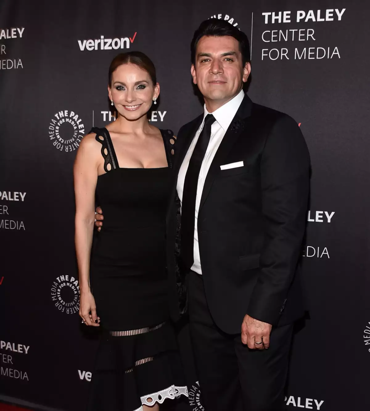 Elizabeth Álvarez y Jorge Salinas en la red carpet