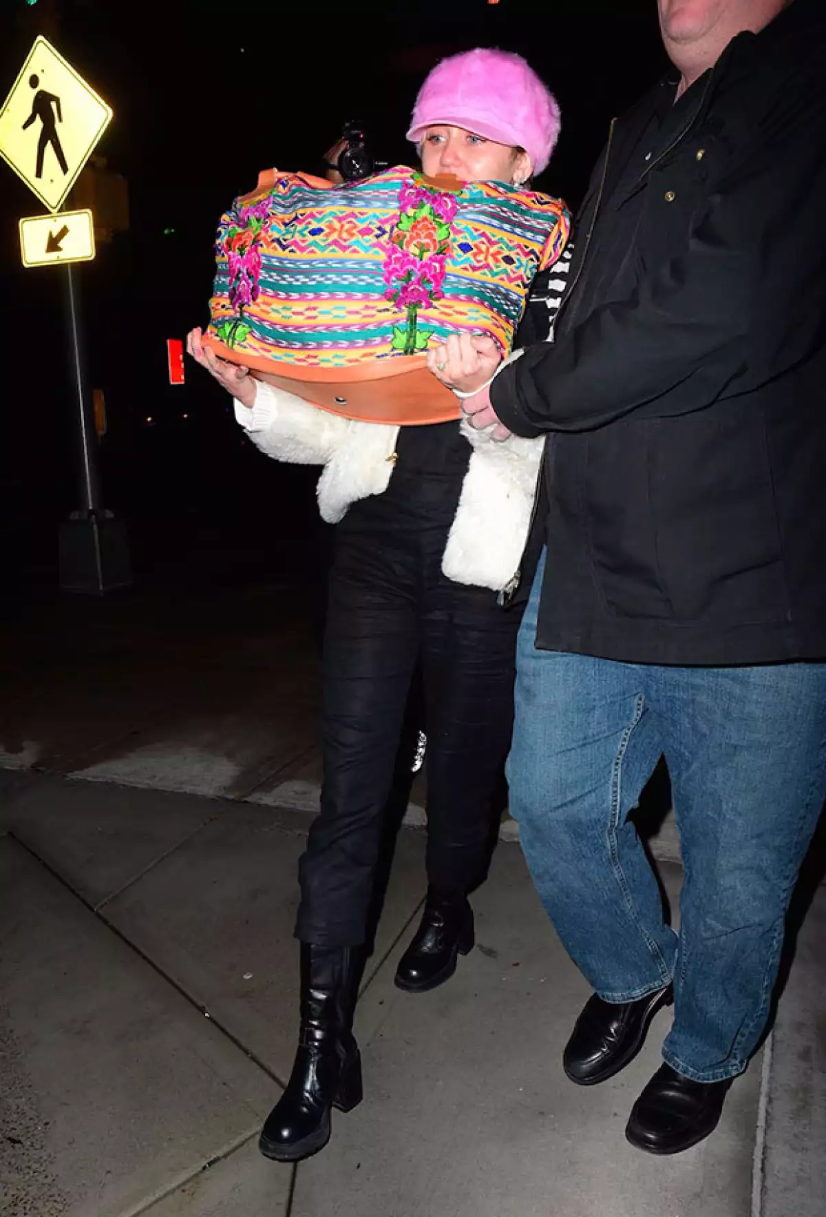 Ninguno de los dos ha confirmado su regreso, pero ella ya luce el anillo en su mano izquierda.