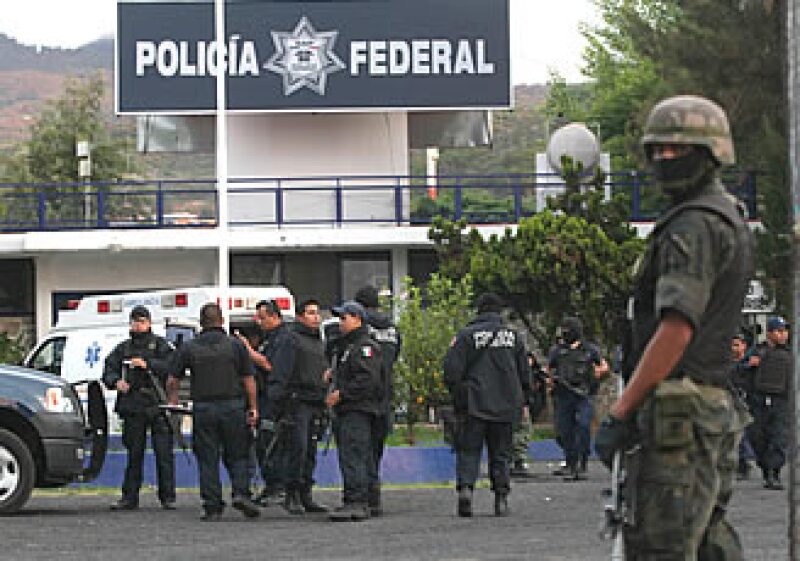 La base de la Policía Federal en Morelia fue atacada el sábado con armas AK47 y granadas de fragmentación y expansivas. (Foto: Notimex)