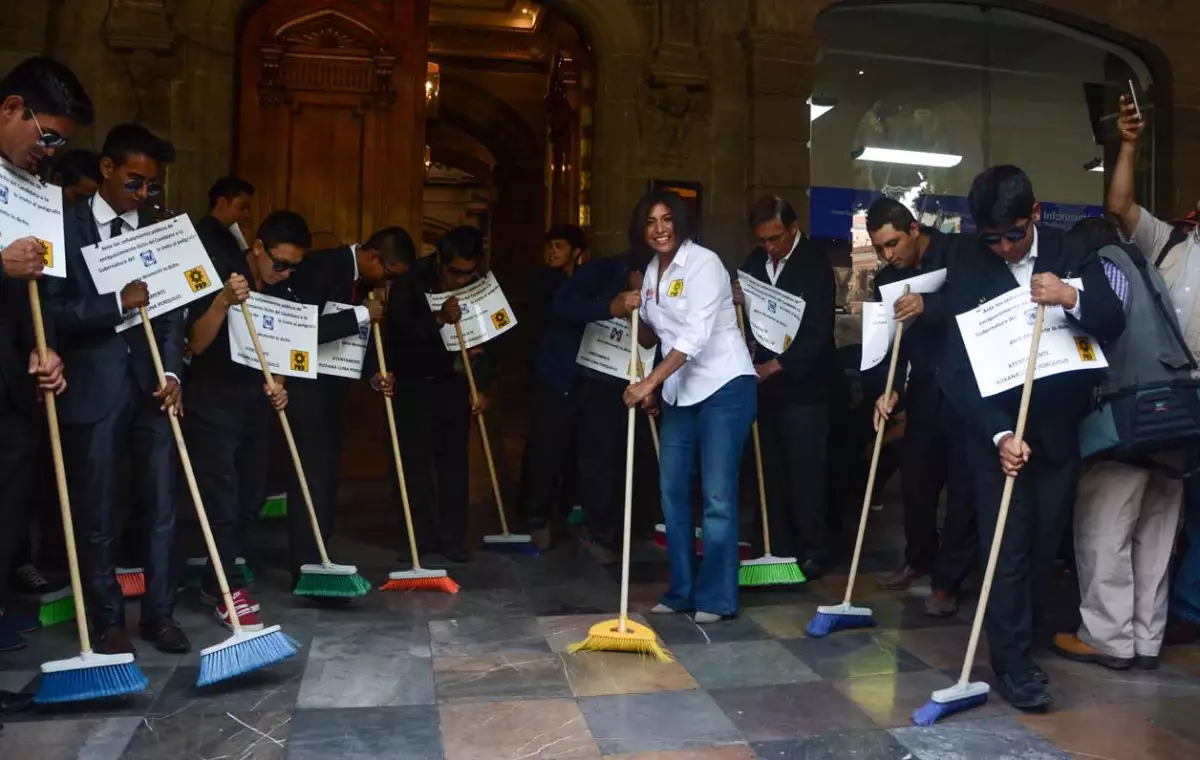 La candidata perredista anunció que presentará una denuncia contra el panista en la PGR. 
