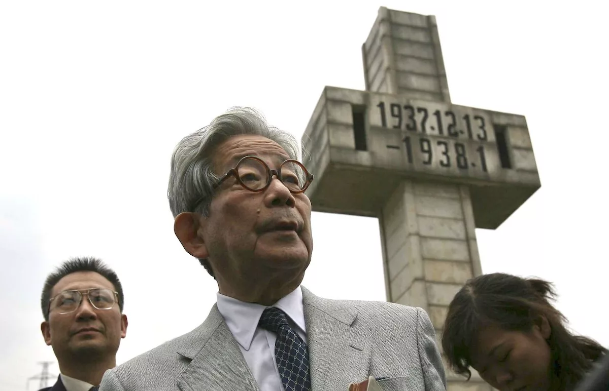 Kenzaburo Oe Visits Nanjing Massacre Memorial Hall