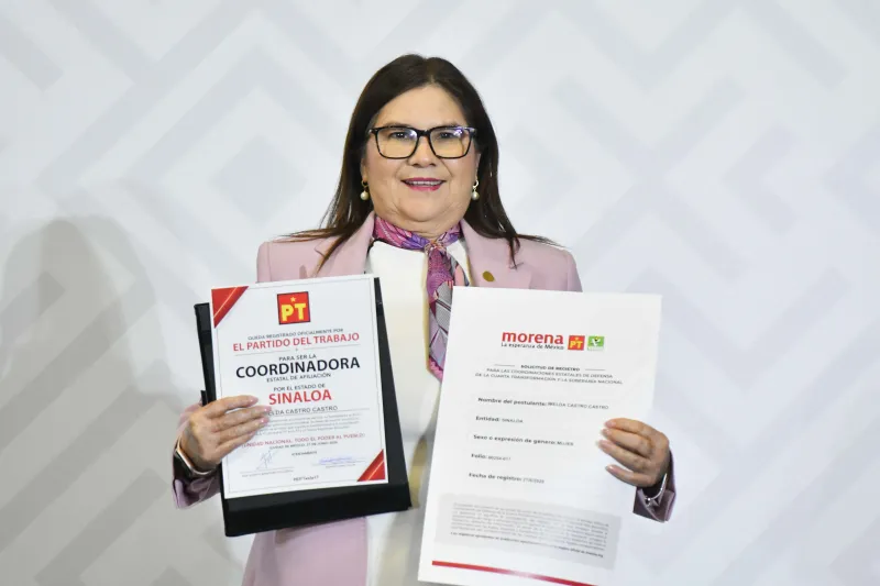 La senadora con licencia Imelda Castro recibió su constancia como coordinadora estatal de Morena.