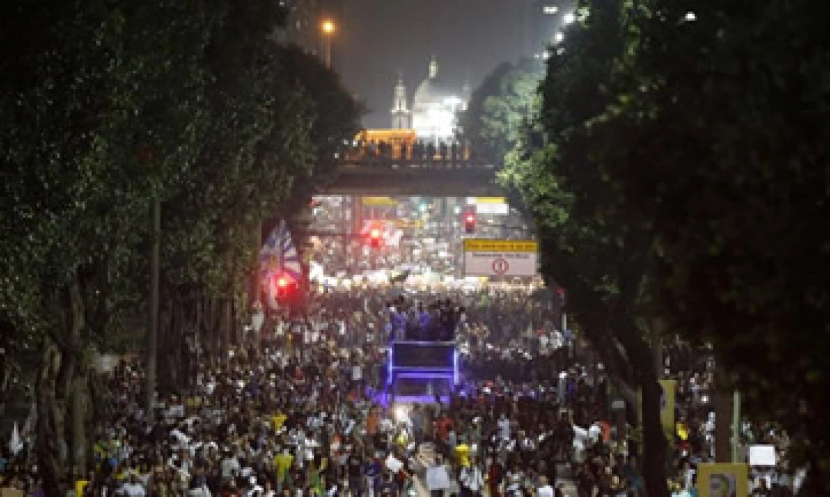 La población en Brasil se queja de elevados impuestos, inflación, corrupción y malos servicios. (Foto: Reuters)