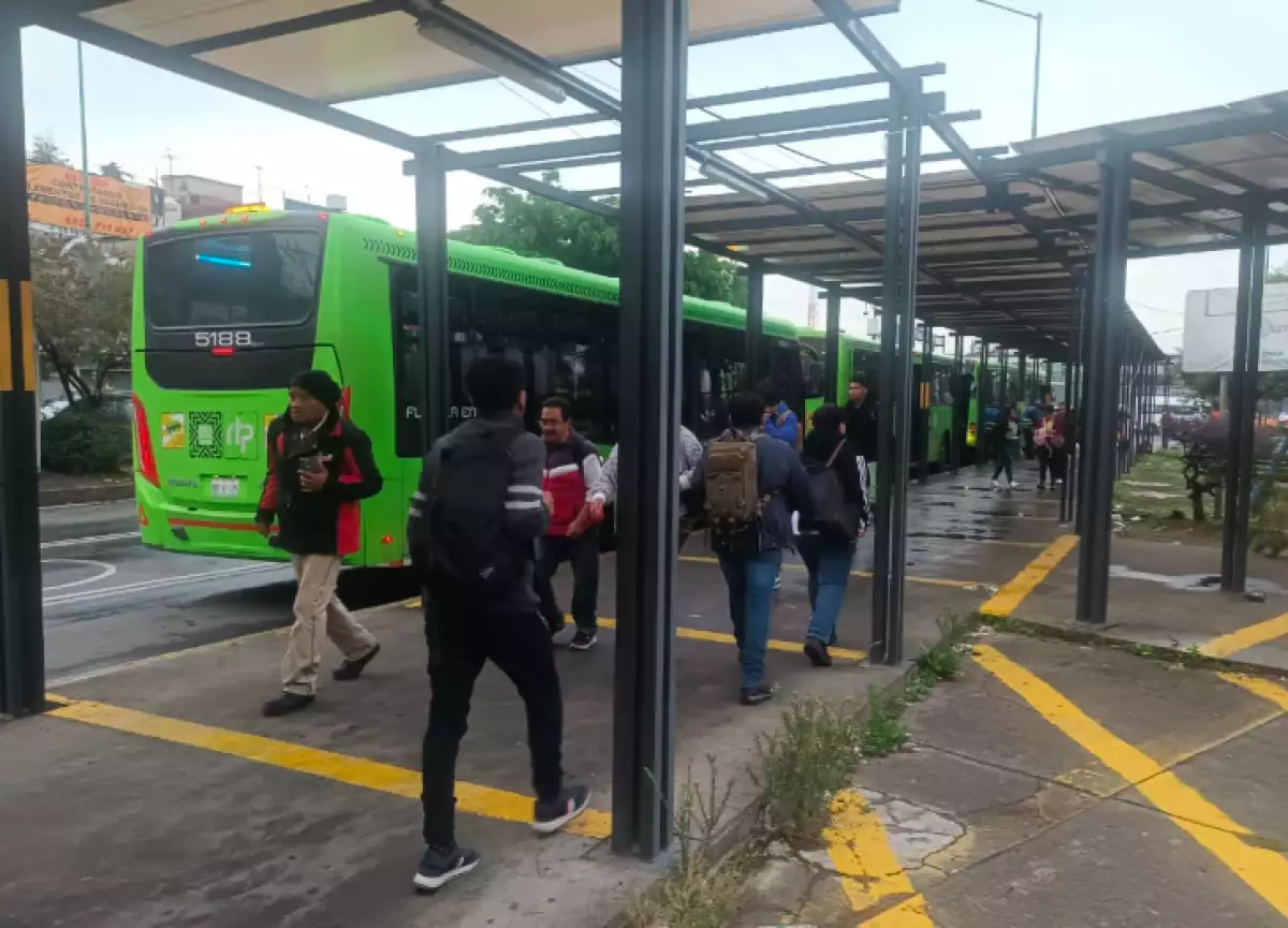 Lluvias provocan suspensión total en servicio del Metro en Línea A