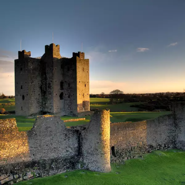 ¡Simplemente espectacular! El castillo de Trim es el más grande de Irlanda.  Fue construido por Hugo y Walter de Lacy.