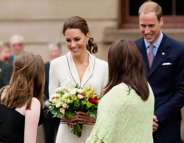 Kate Middleton ha recibido joyas, vestidos y tocados.