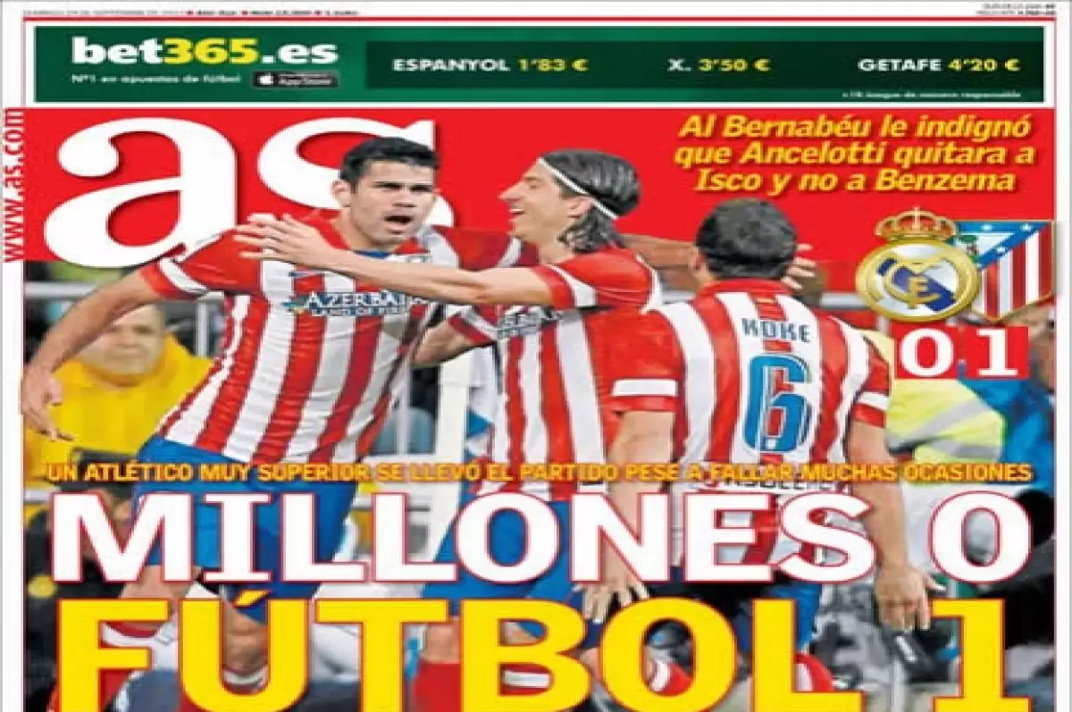 Uno de los momentos más románticos de la noche, el beso al centro de la pista.