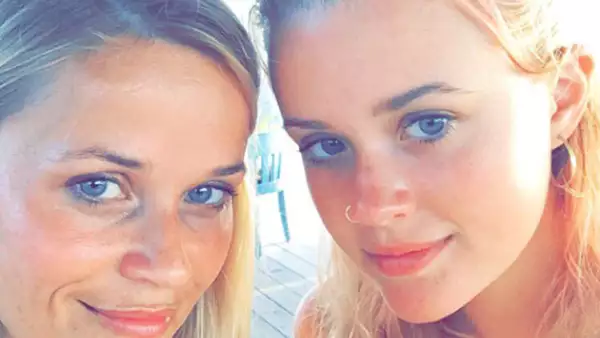 En una foto compartida por la actriz, se ve cómo Ava Elizabeth más que ser su hija, bien podría pasar por su hermana gemela.