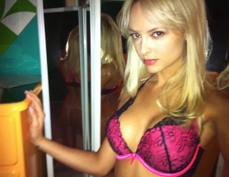 El magnate editor de la popular revista para caballeros "Playboy" anunció los nombres de sus dos nuevas novias, a unas semanas de cancelar su boda con Crystal Harris.