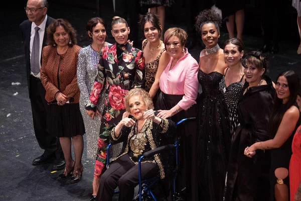 Silvia Pinal y su dinastía en el homenaje que recibió en Bellas Artes