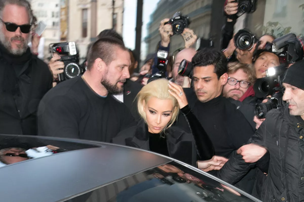 La socialité fue asediada por los paparazzi que morían por captar su nuevo look.