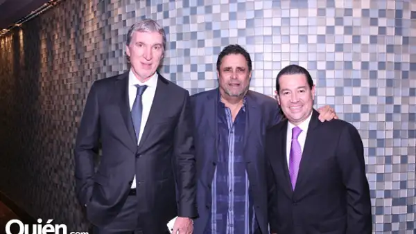Dominique Vanderbrock,Jefrey Chodrow,Alfonso Dimay