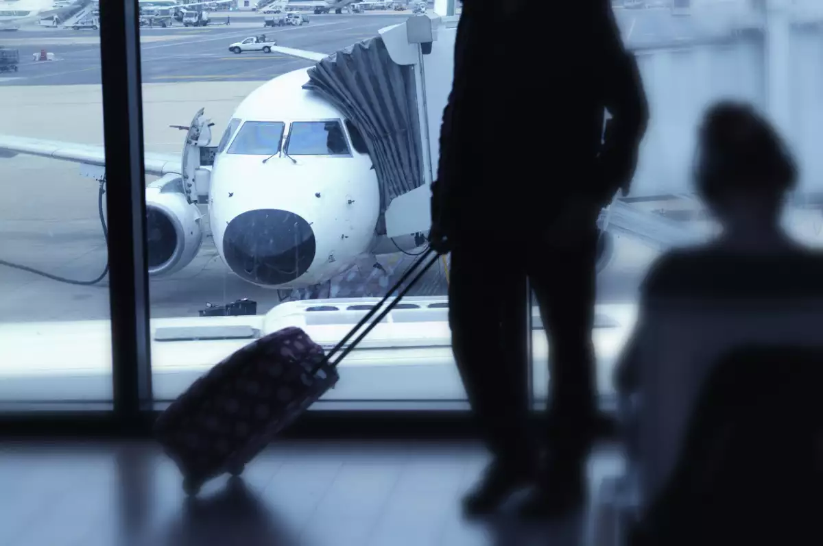 Estados Unidos regala para Navidad 3,000 dólares a inmigrantes que se “autodeporten”