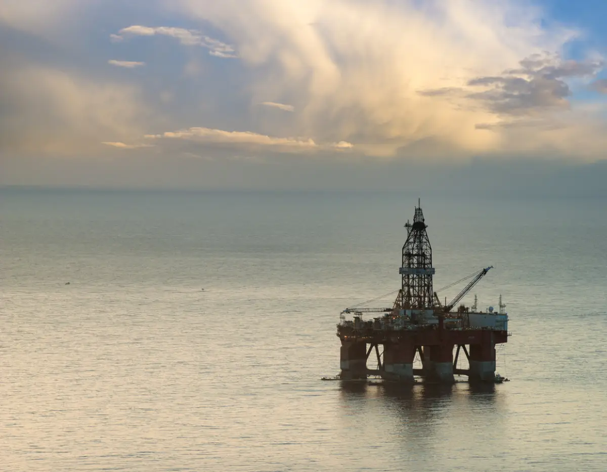 Oro Negro operaba cinco plataformas marítimas de perforación que se localizan en el Golfo de México; los contratos fueron ilegal y repentinamente terminados por Pemex, el 3 de octubre de 2017.