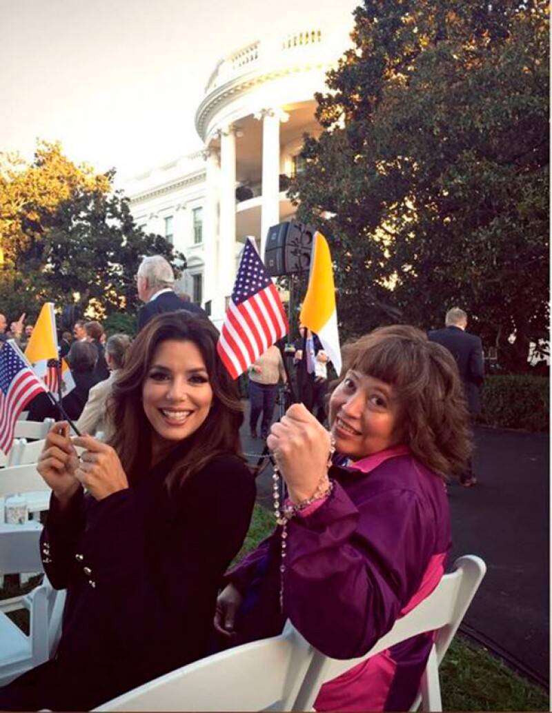 Eva acudió al evento acompañada por su hermana Liza, quien tenía el gran deseo de conocer al Papa.