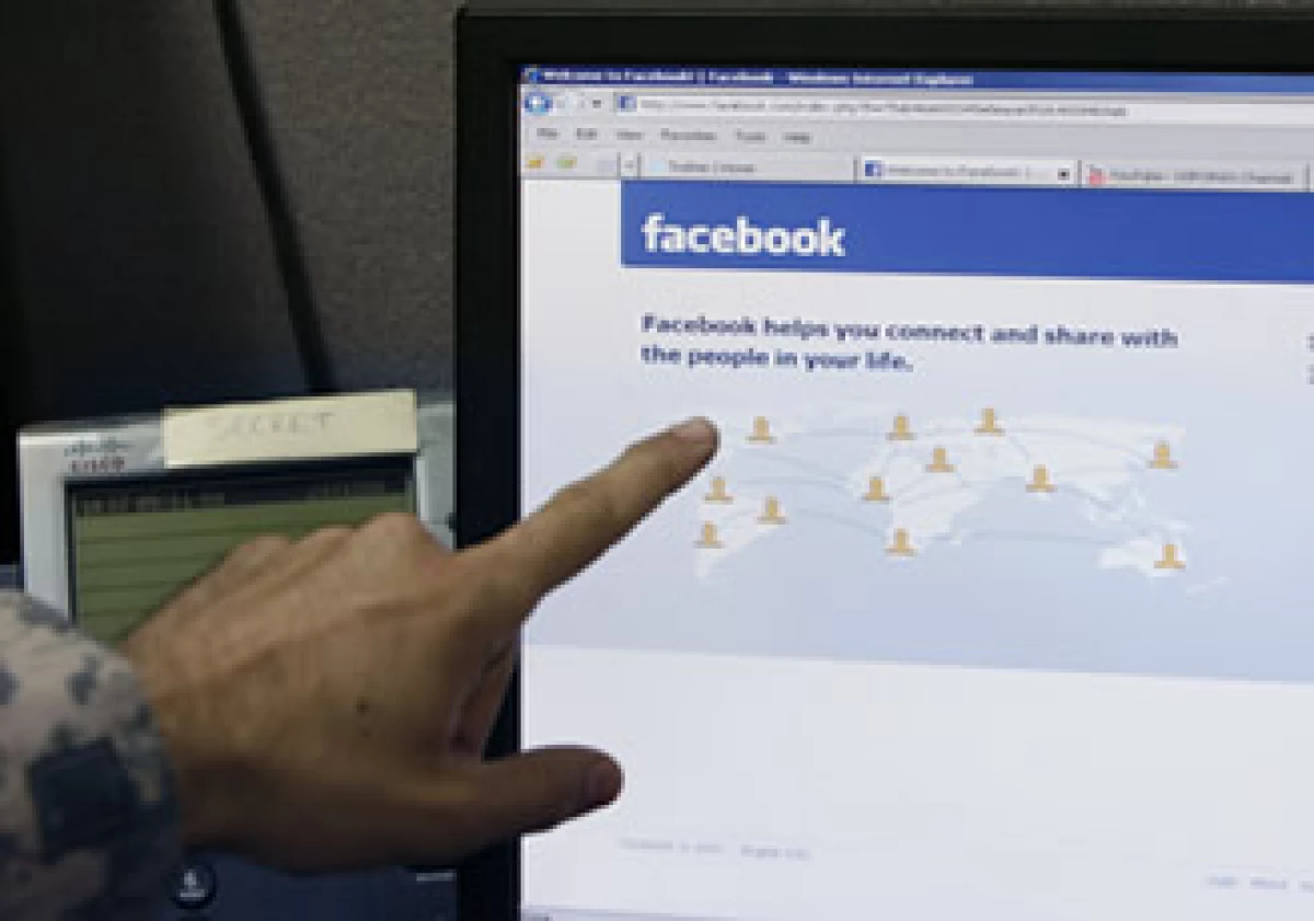 Facebook dijo que antes de aplicar los cambios los discutió con la Comisión de Comercio estadounidense. (Foto: AP)