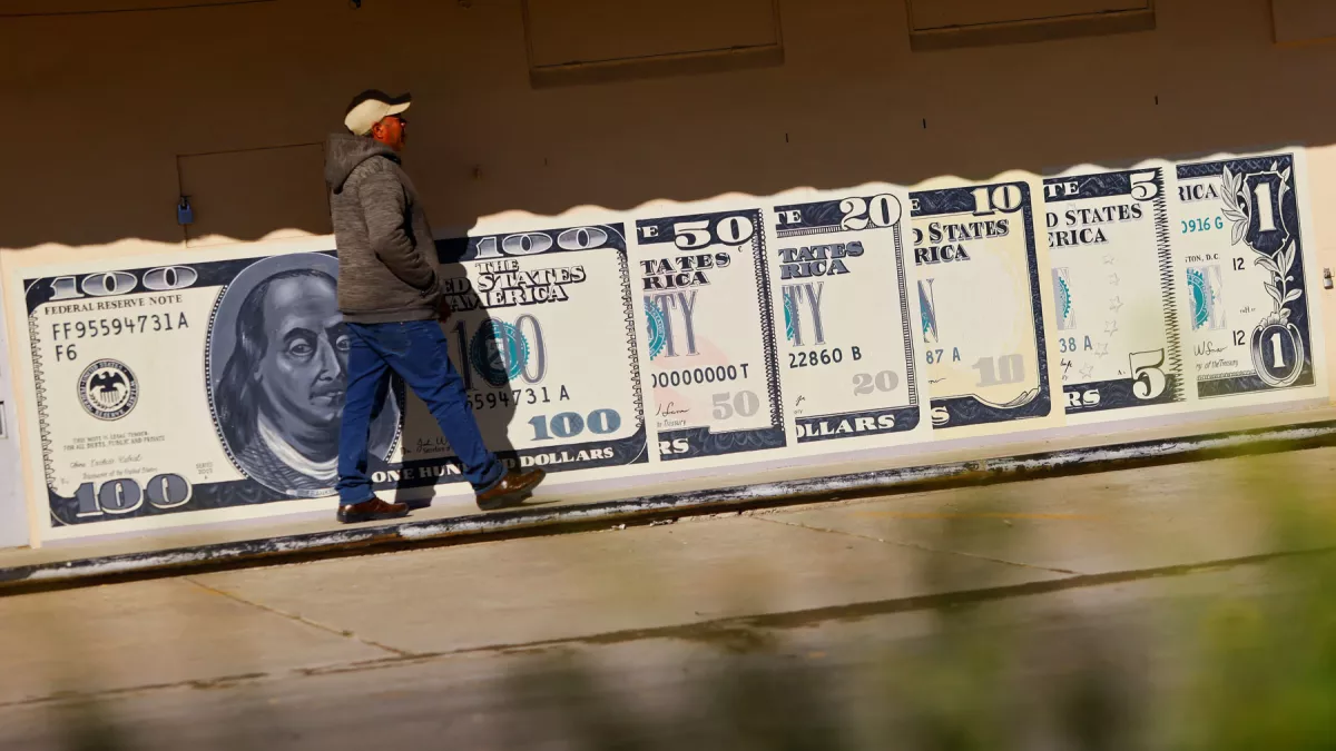 moneda de un péso sobre dolar