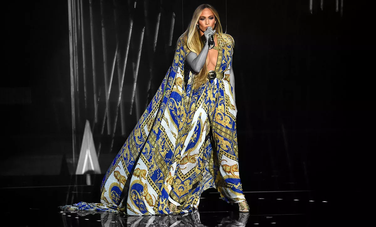 Jlo-VMA-jennifer-lopez-versace