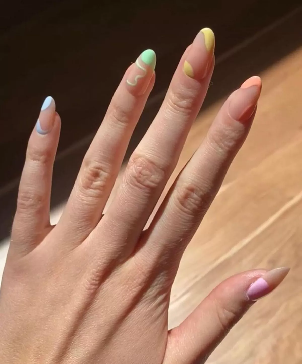 uñas con diseño de espiral