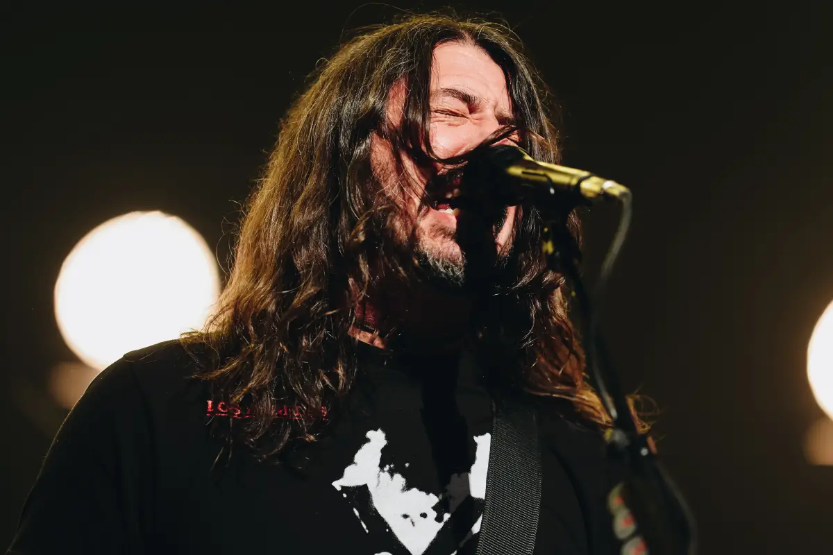 foo-fighters-primer-album-muerte-hawkins