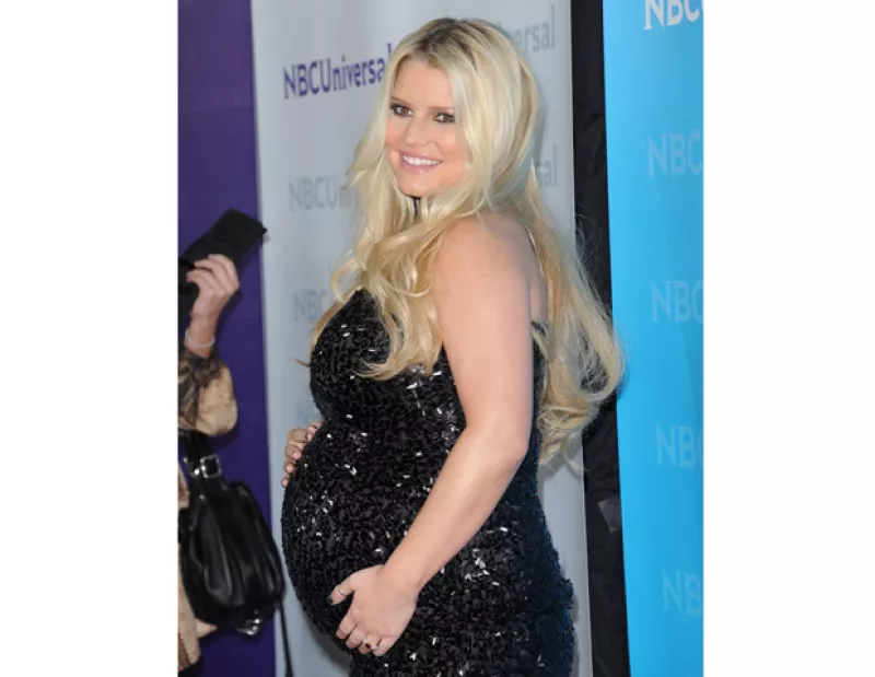 Ayer la revista People mostró la primera imagen de Maxwell, hoy en su portal, la cantante confiesa qué piensa hacer para eliminar los kilos que ganó en su embarazo.